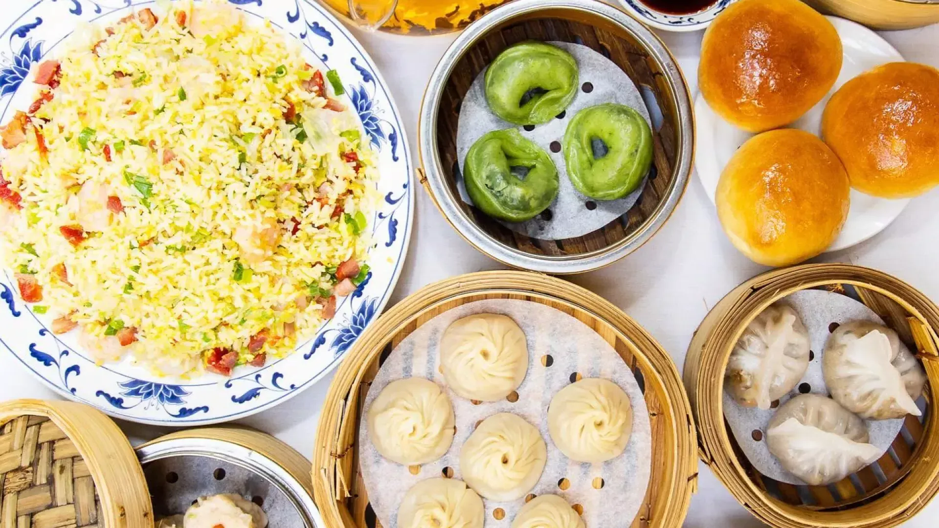 A variety of 点心 dishes at San Francisco's 美国人唱 restaurant.